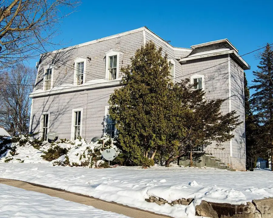 324 Railroad ST, Hudson, MI 49247 - #2