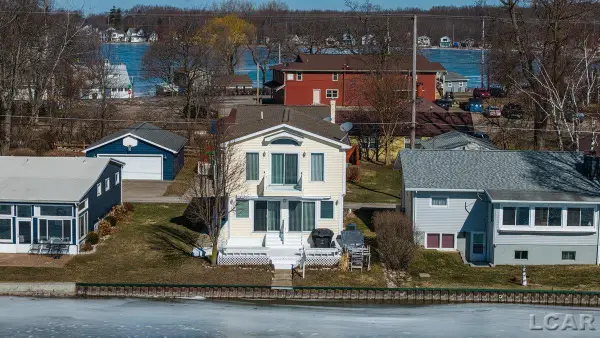 9920 W Ferndale DR, ManitouBeach, MI 49253