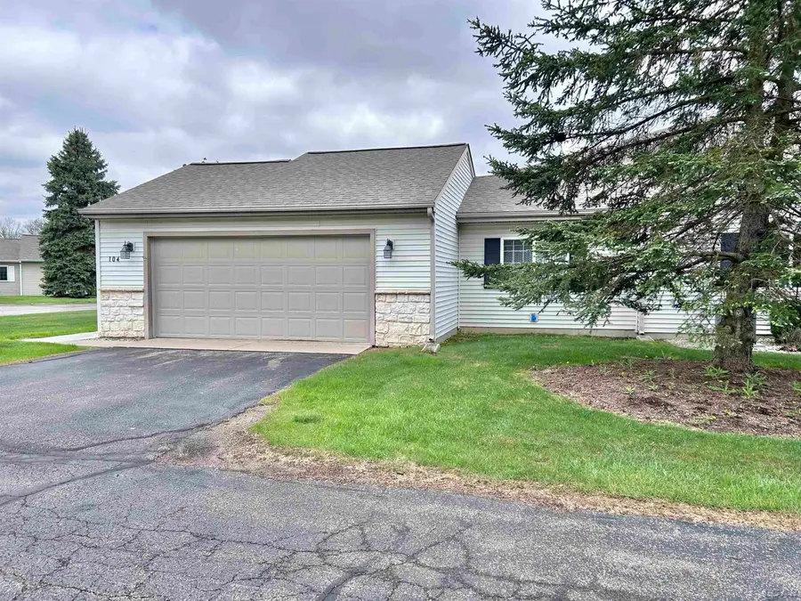 104 Lakewood DR, Adrian, MI 49221 - #2