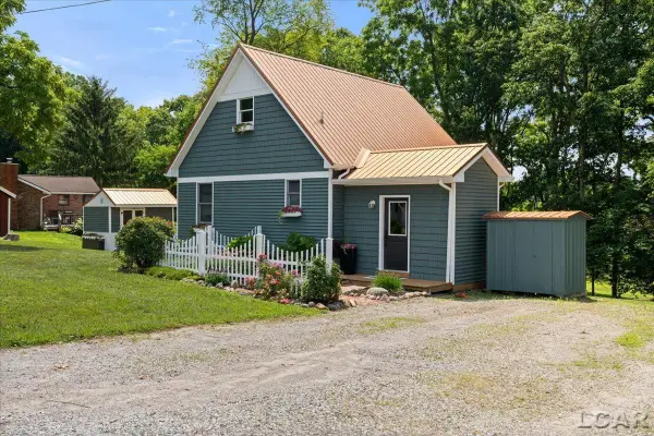 2041 Lakeview DR, Brooklyn, MI 49230