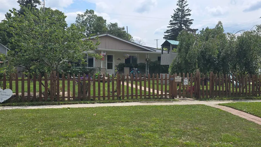 607 oak ST, Hudson, MI 49247 - #2
