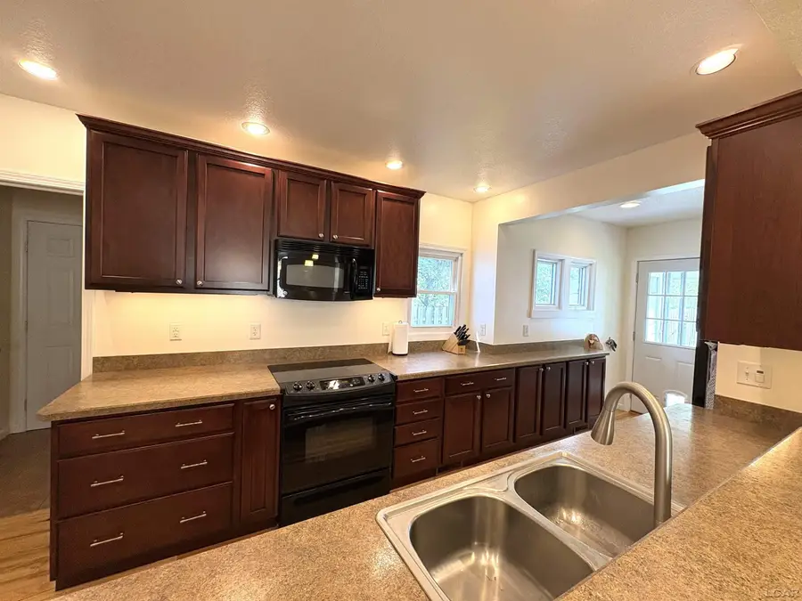 507 S Pearl ST, Tecumseh, MI 49286 - #2