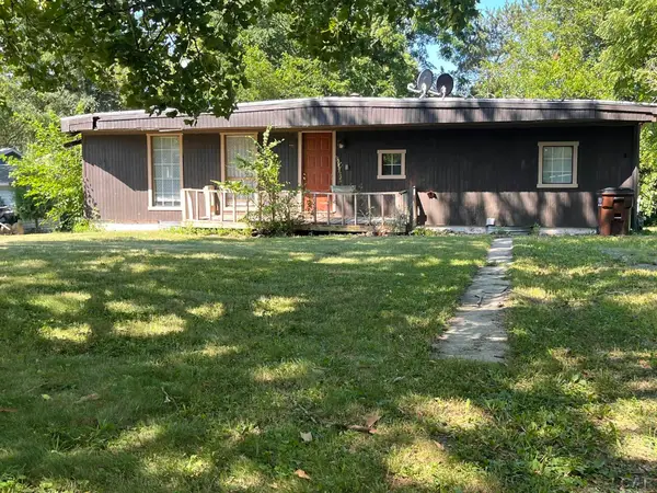 914 Hoch AVE, Adrian, MI 49221