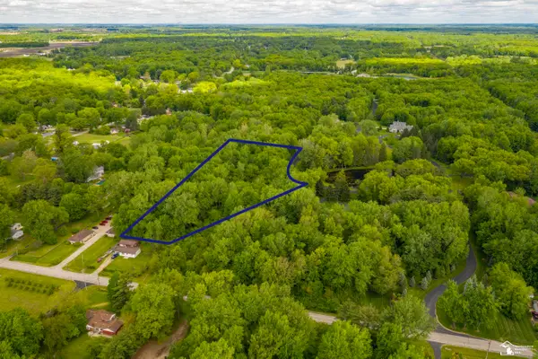 9107 Pine Forest CIR, Lambertville, MI 48144