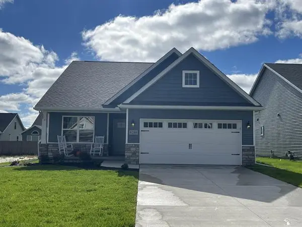 8289 Grande Lake CIR, Temperance, MI 48182