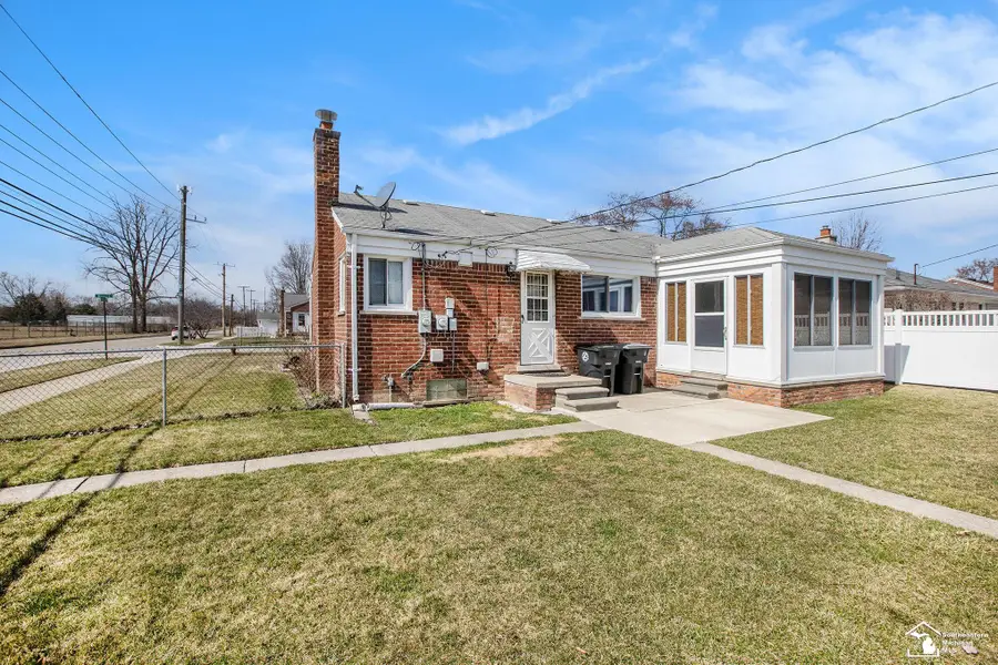 11012 Haller ST, Livonia, MI 48150 - #2
