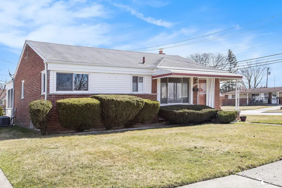 11012 Haller ST, Livonia, MI 48150 - #3