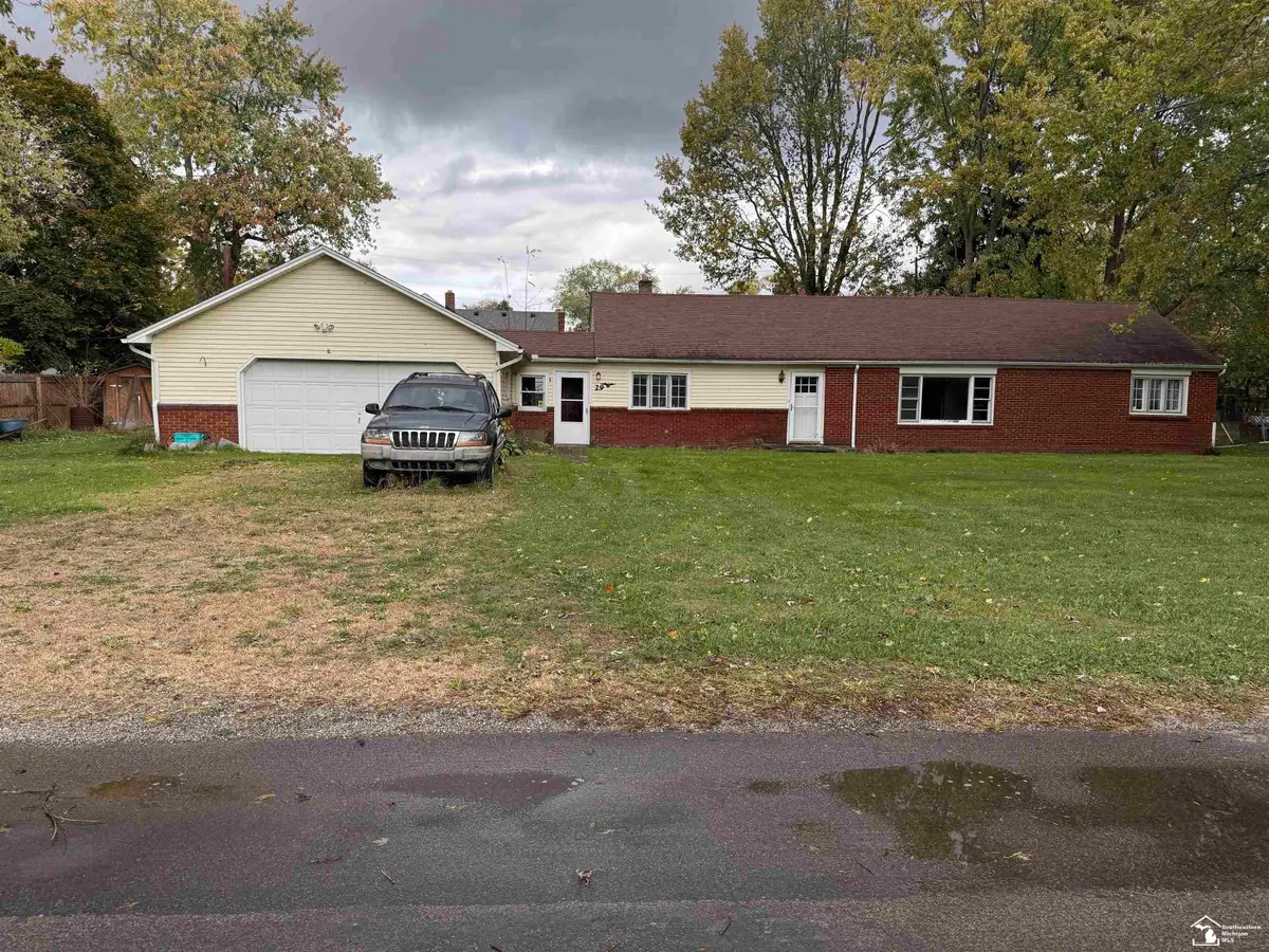 29 E Vesey ST, Petersburg, MI 49270 - #1