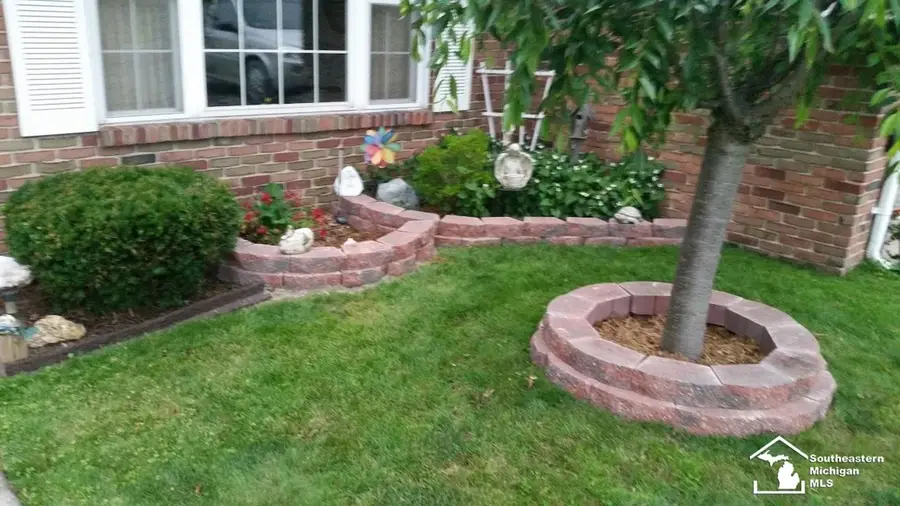 6337 GRANDVIEW DR, Erie, MI 48133 - #2