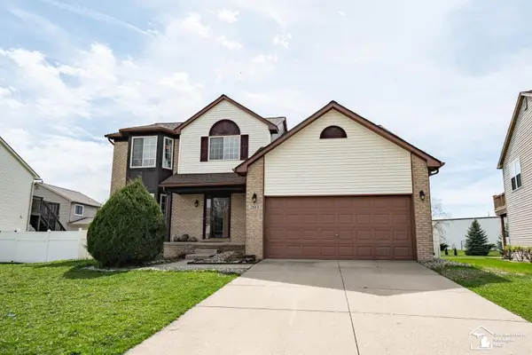203 Dundee Ridge DR, Dundee, MI 48131