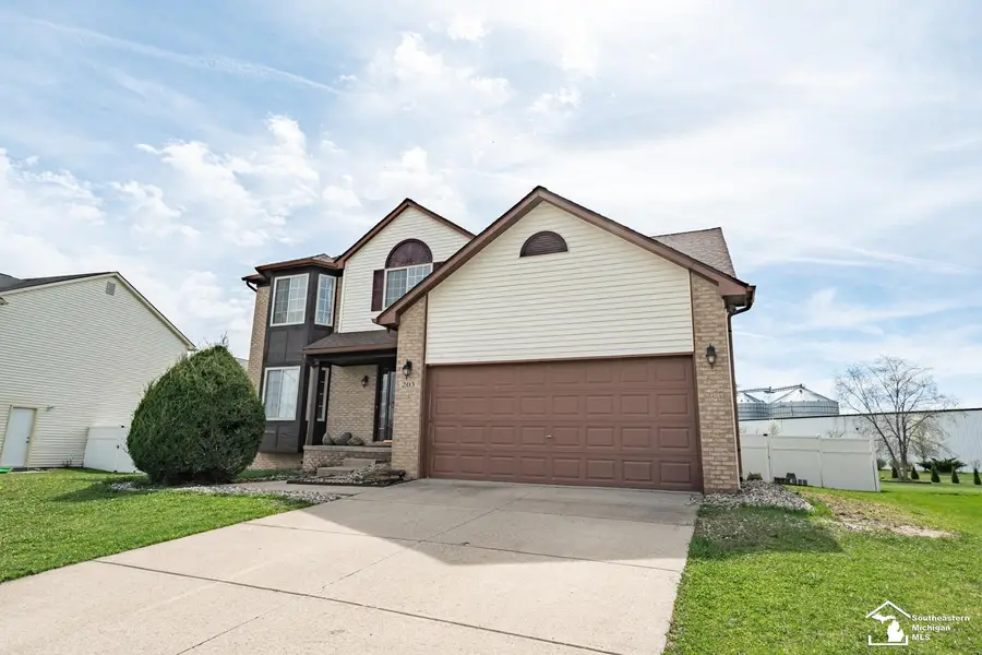 203 Dundee Ridge DR, Dundee, MI 48131 - #2