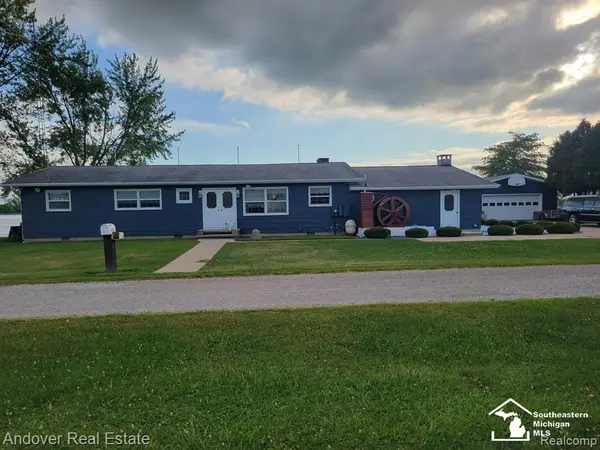 4324 Oak Glen Dr DR, Camden, MI 49232