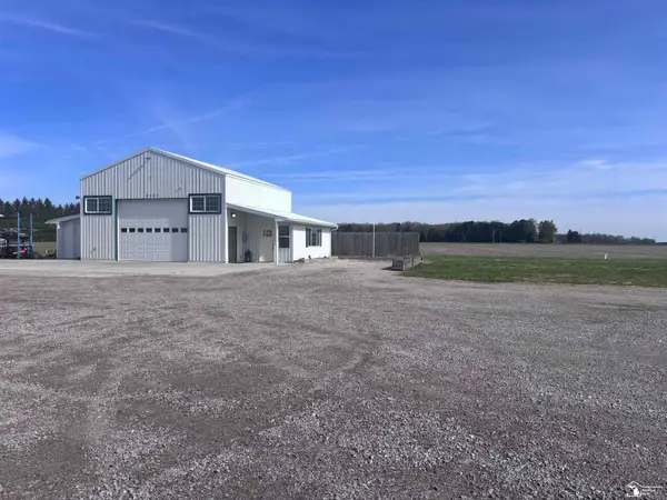 8302 E US 223 HWY, Palmyra, MI 49228