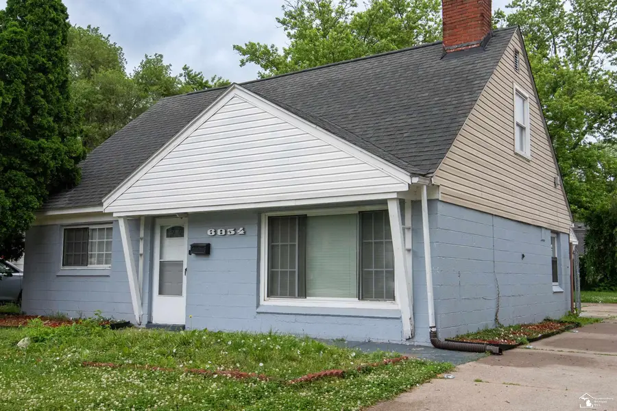 6854 Fenton ST, Dearborn Heights, MI 48127 - #2