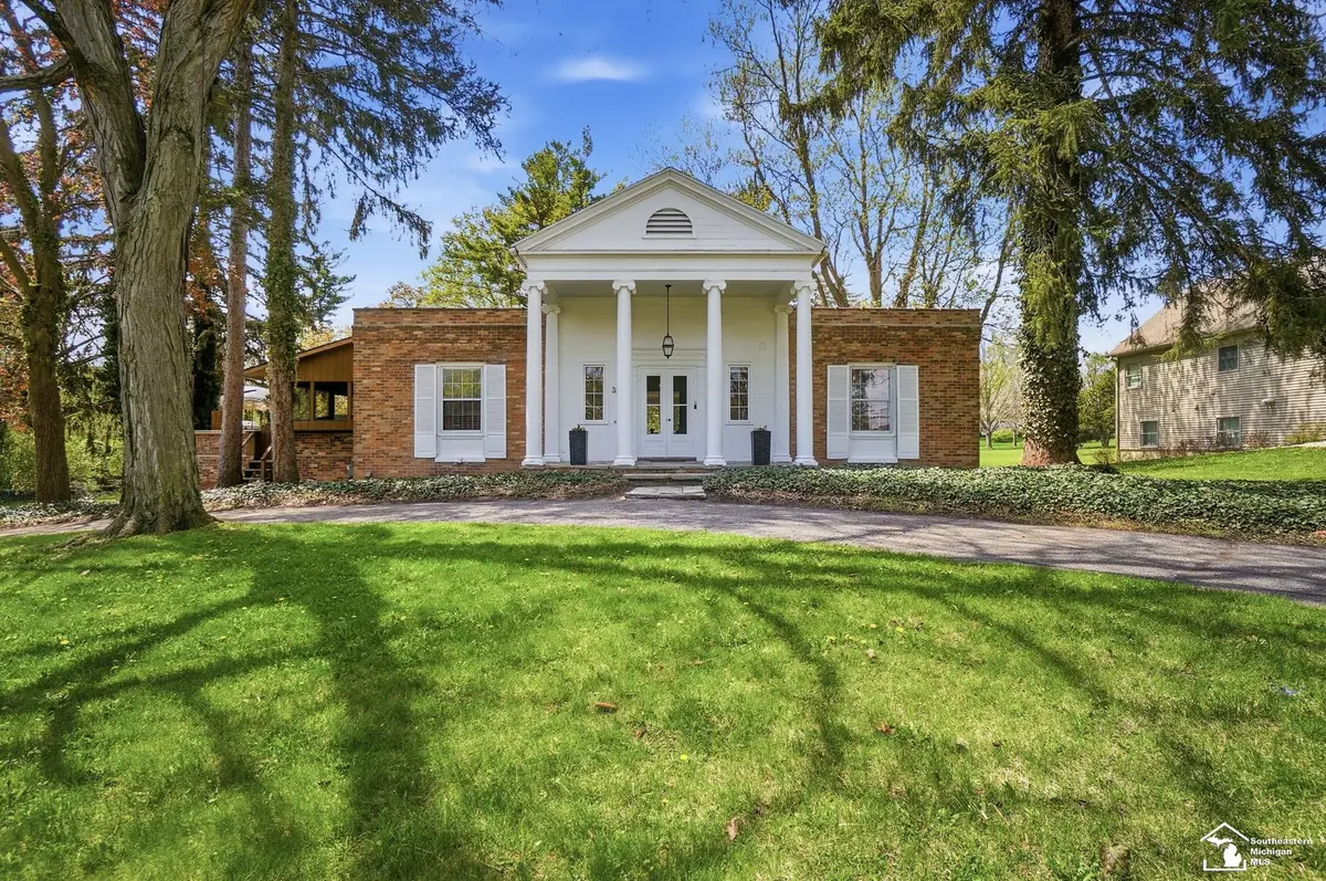 325 N Scott ST, Adrian, MI 49221 - #1