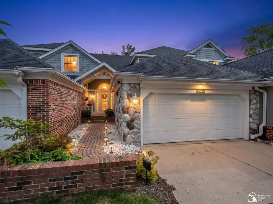 604 Meadowlands CT, Monroe, MI 48161 - #2