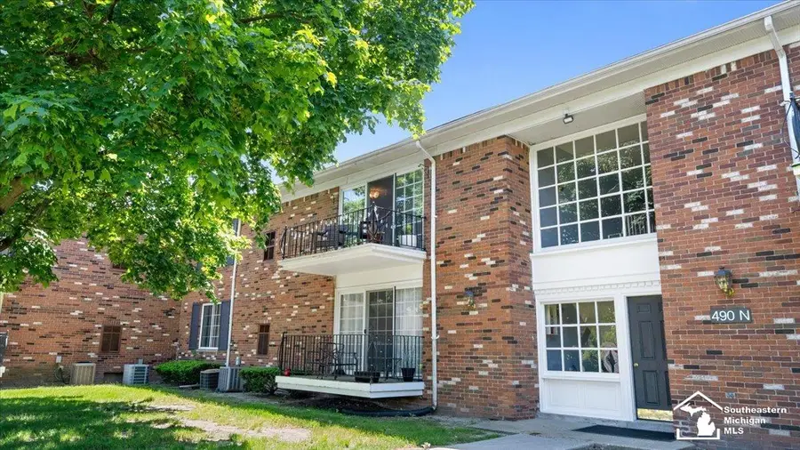490 Fox Hills DR, Bloomfield, MI 48304 - #2