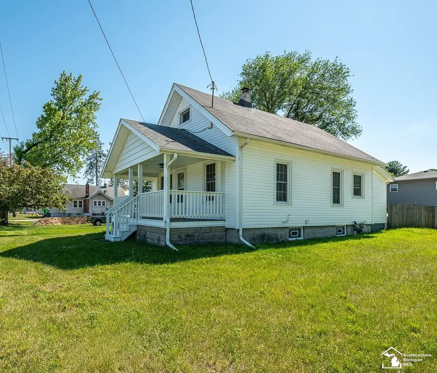 8237 Lewis AVE, Temperance, MI 48182 - #2