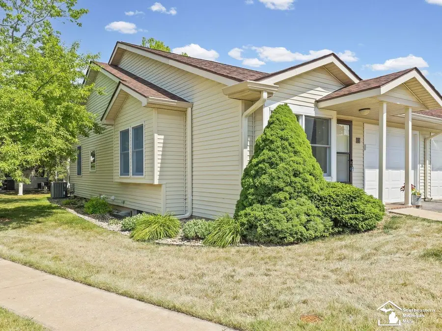 729 Clark #18 ST, Tecumseh, MI 49286 - #2