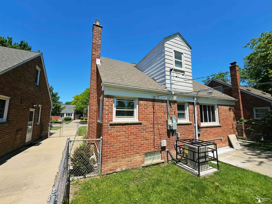 20308 Country Club DR, Harper Woods, MI 48225 - #2
