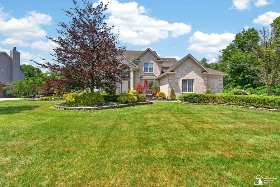 23376 Kirby DR, Brownstown, MI 48134 - #2