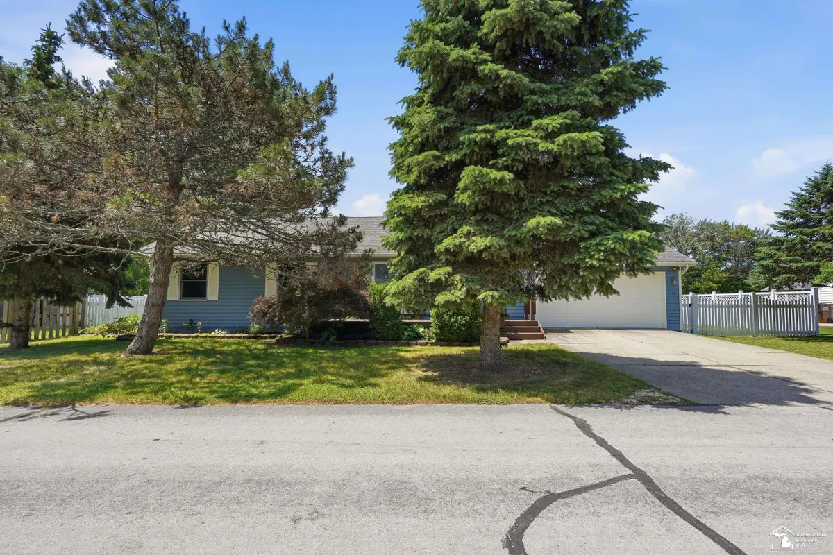 3484 Lakeshore DR, Monroe, MI 48162 - #1