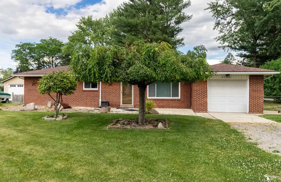 8940 Woodside DR, Temperance, MI 48182 - #3