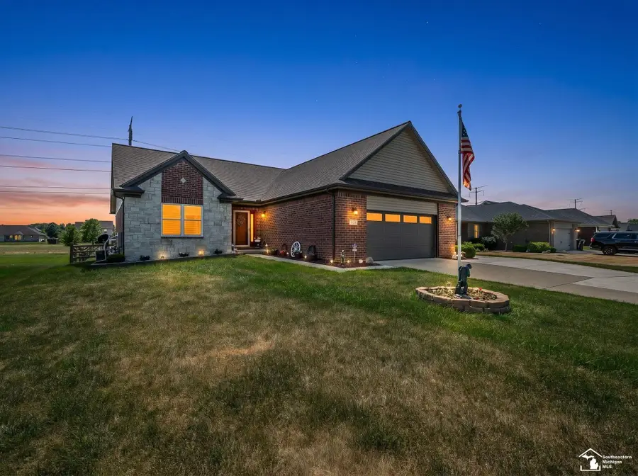 5019 Skylark DR, Monroe, MI 48161 - #2