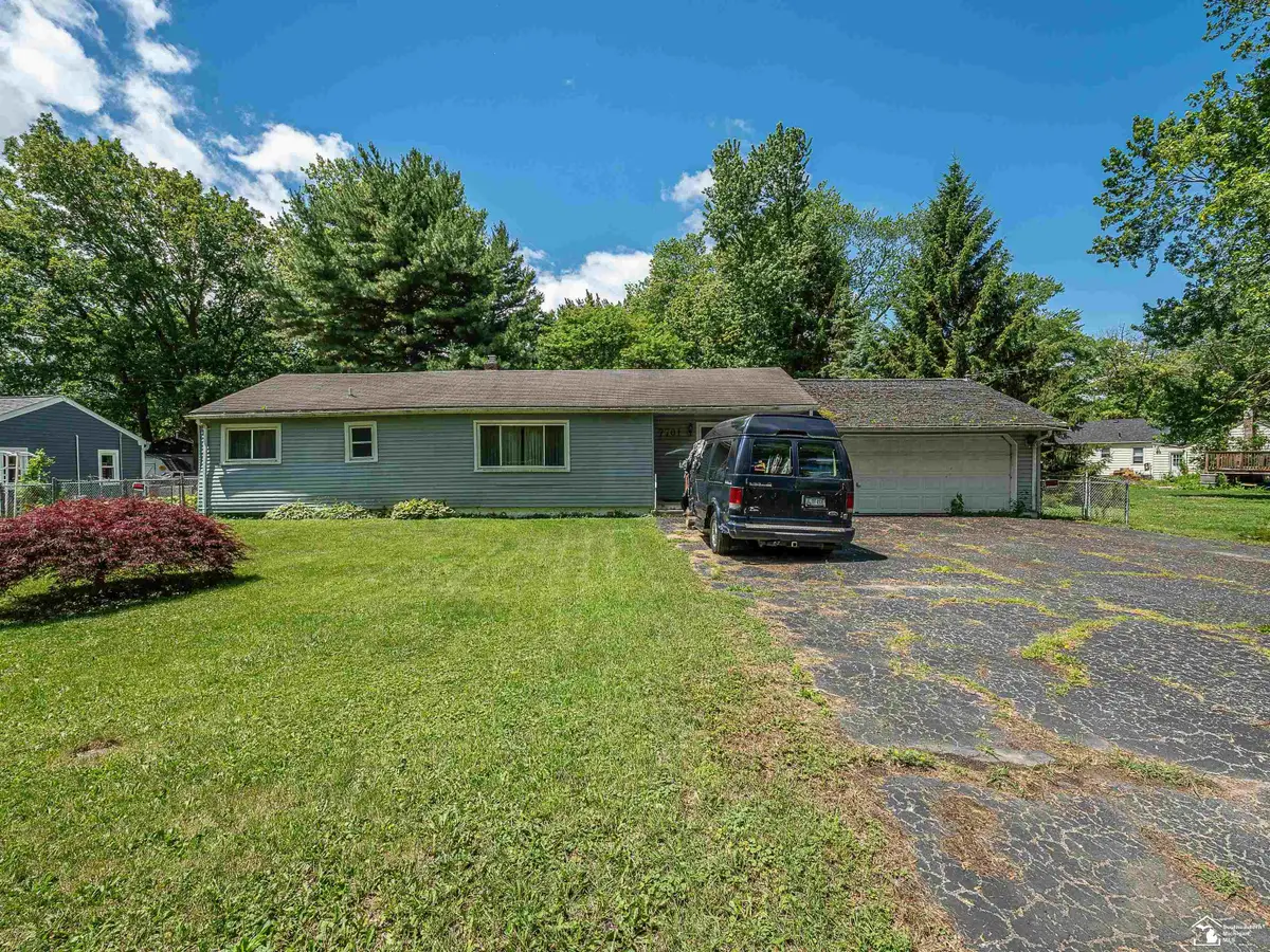 7701 Southmoor DR, Monroe, MI 48161 - #1