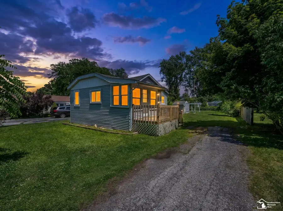 13054 Race ST, South Rockwood, MI 48179 - #3