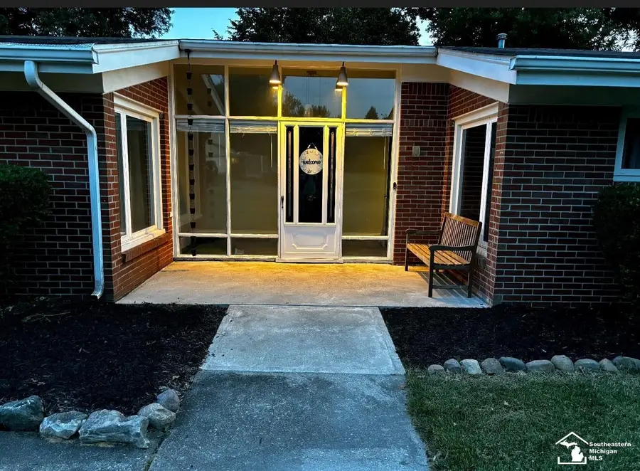 3265 Edgevale DR, Lambertville, MI 48144 - #3