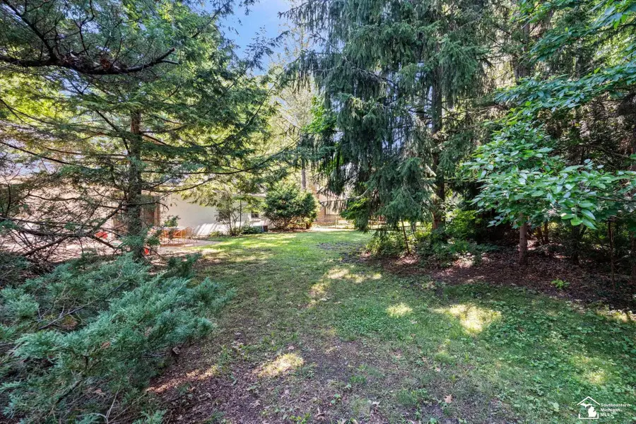 1417 Longfellow DR, Temperance, MI 48182 - #3