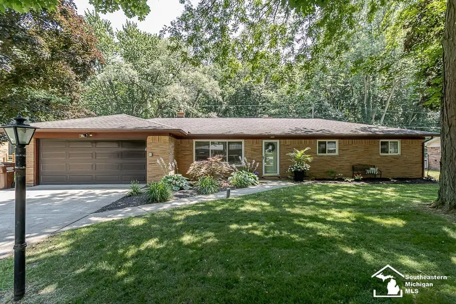 9804 Pamela ST, Temperance, MI 48182 - #2