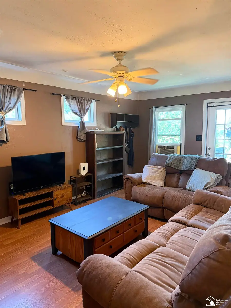 7053 Dunbar AVE, Temperance, MI 48182 - #3