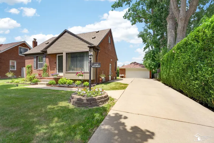 2420 Applewood AVE, Lincoln Park, MI 48146 - #3