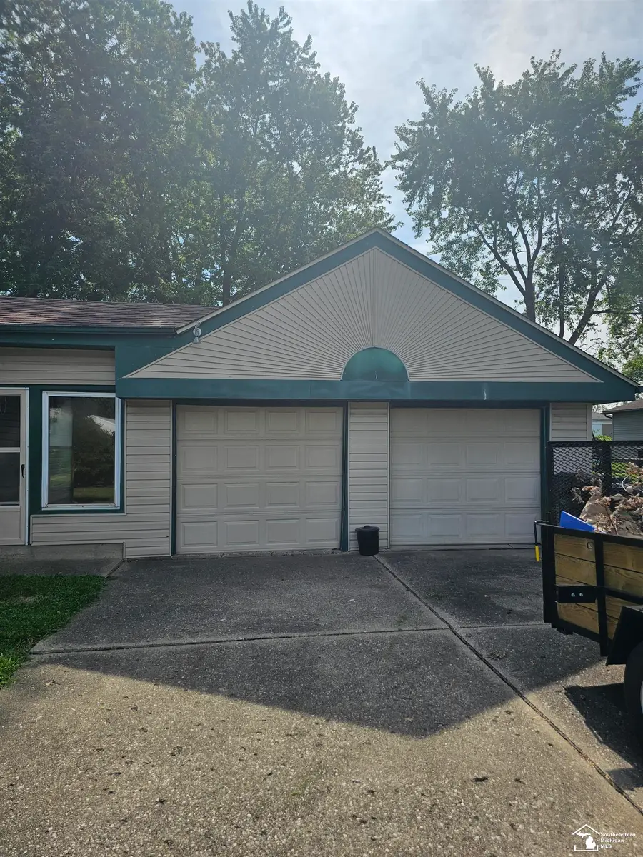 25425 Fairgrove ST, Woodhaven, MI 48183 - #3