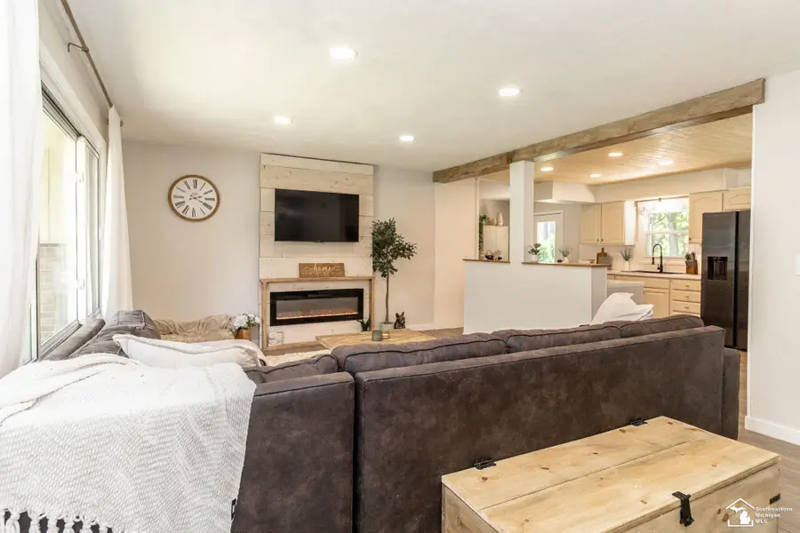 8413 Summerfield RD, Lambertville, MI 48144 - #3