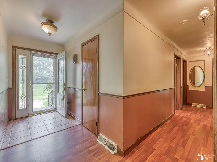 1810 Whipple ST, Carleton, MI 48117 - #3