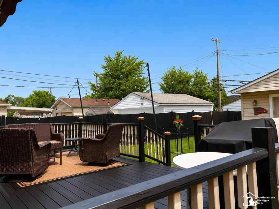 1099 Cora ST, Wyandotte, MI 48192 - #3