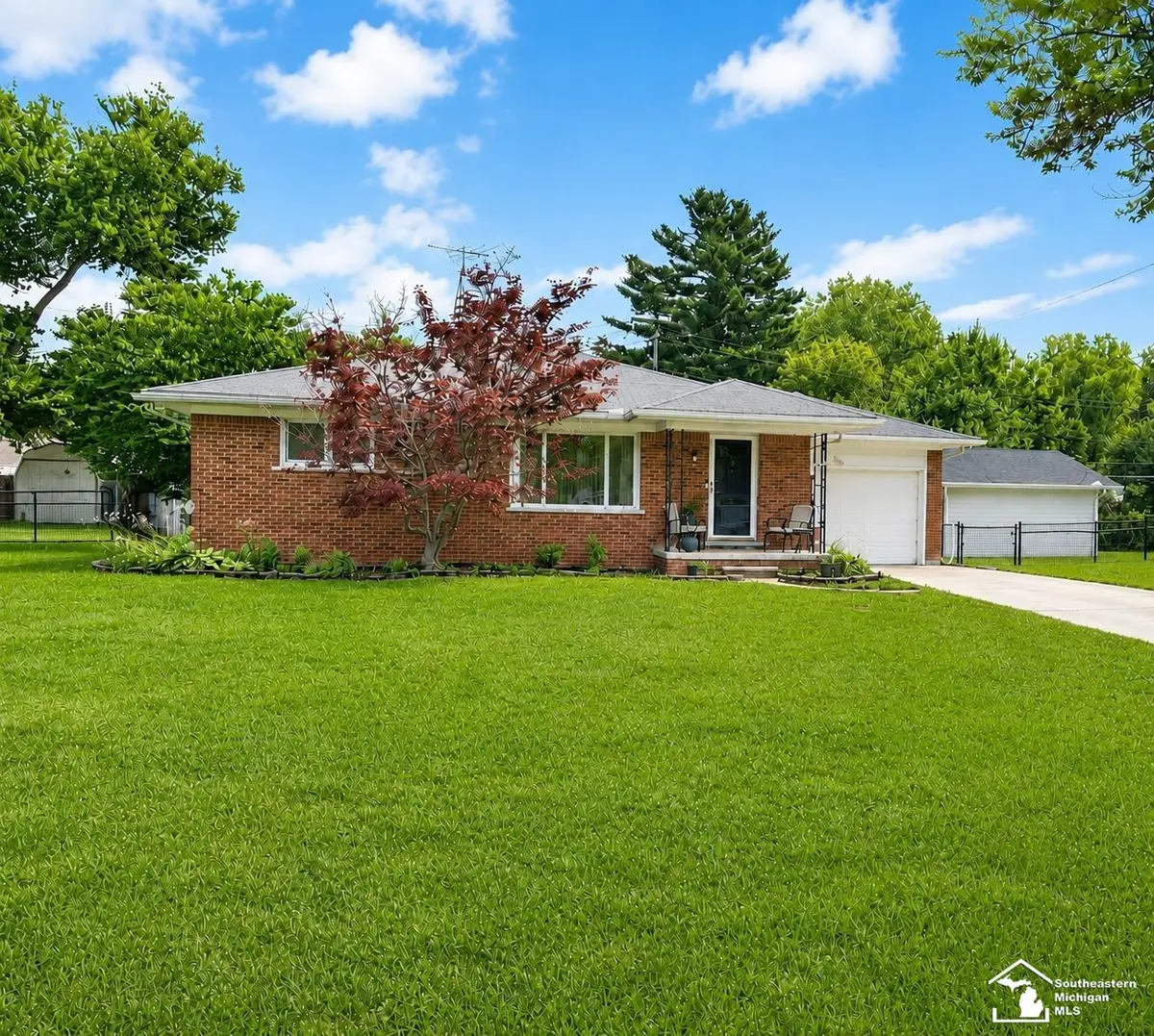 2071 Maplecrest DR, Carleton, MI 48117 - #1