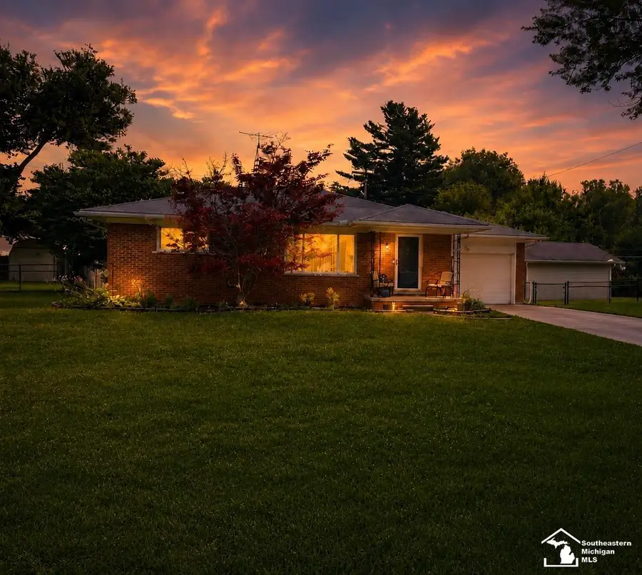 2071 Maplecrest DR, Carleton, MI 48117 - #2