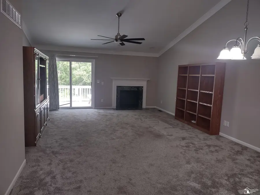 25435 TARA LANE LN, Brownstown, MI 48134 - #2