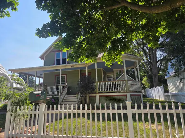 206 Jipson ST, Blissfield, MI 49228