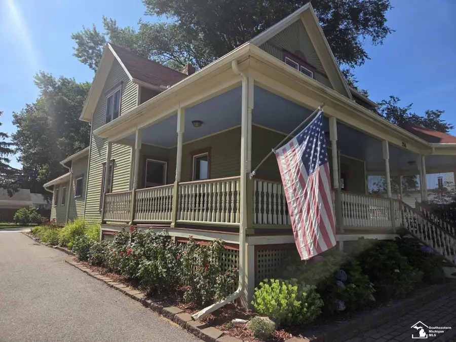 206 Jipson ST, Blissfield, MI 49228 - #2