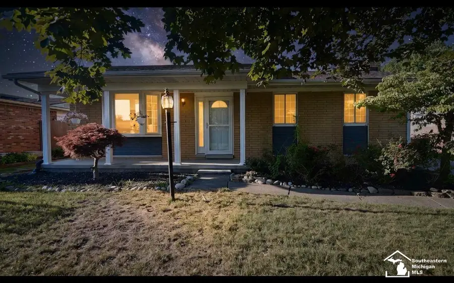 20474 Indiana AVE, Brownstown, MI 48183 - #2