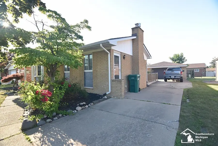 20474 Indiana AVE, Brownstown, MI 48183 - #3