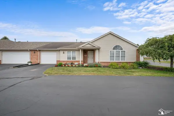 2412 Sutton DR, Temperance, MI 48182