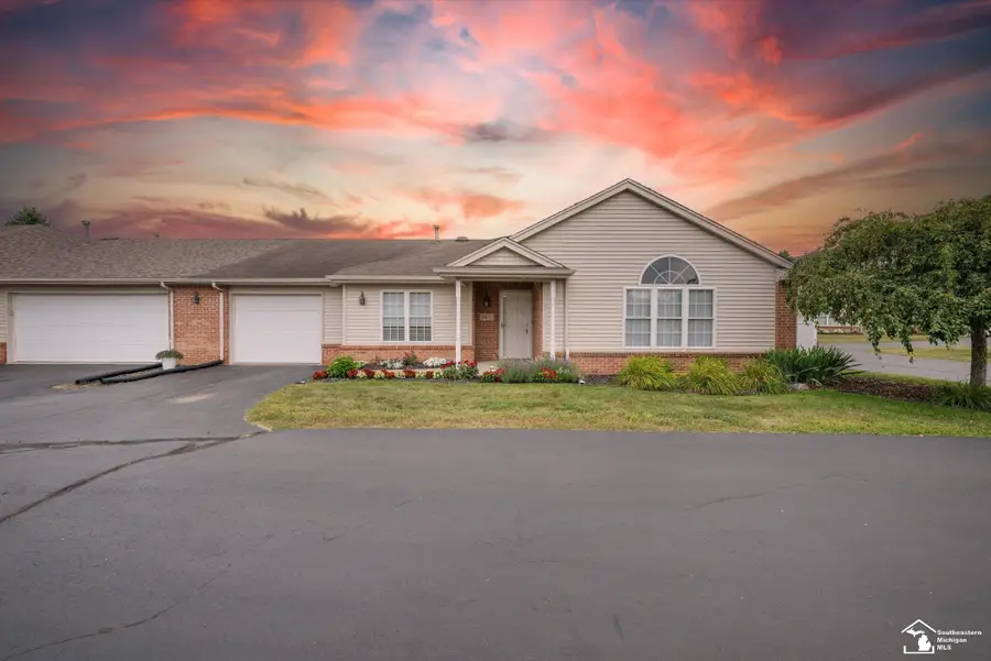 2412 Sutton DR, Temperance, MI 48182 - #2