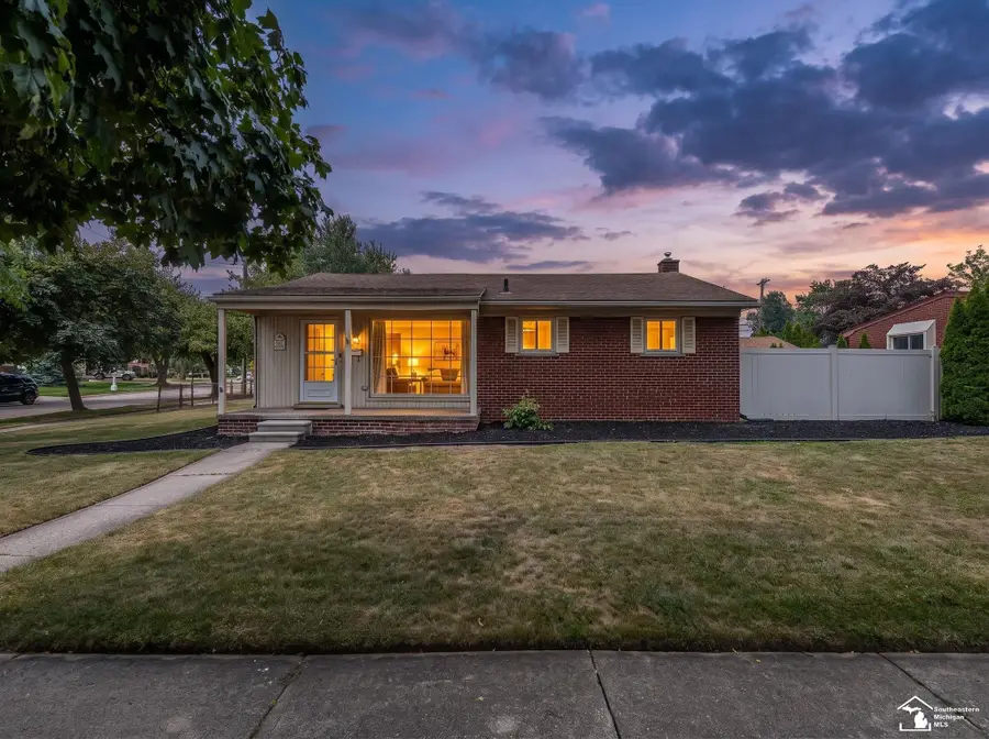 3290 Maxwell ST, Trenton, MI 48183 - #2