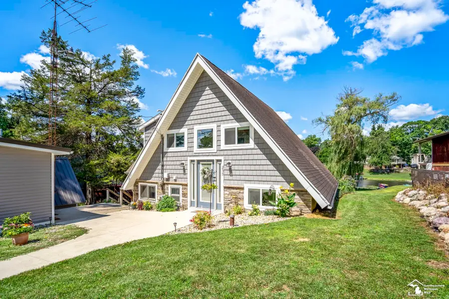 235 Pine Hill Lake DR, Horton, MI 49246 - #3